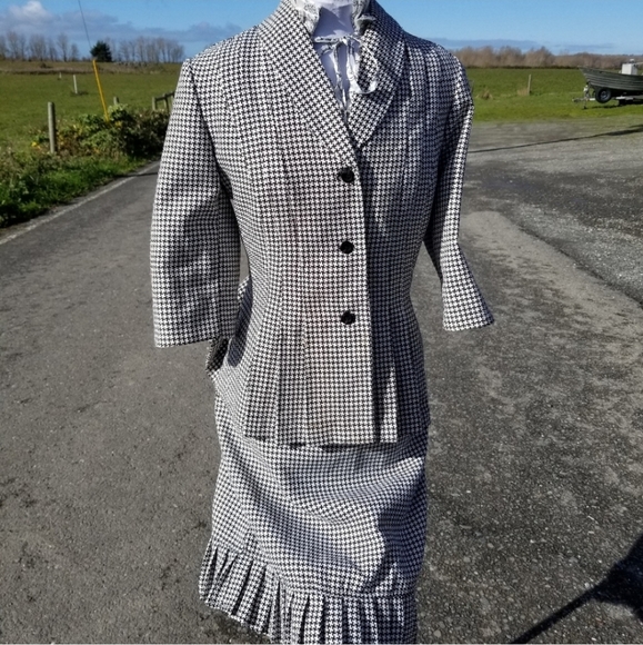 T. Milano Jackets & Blazers - T. Milano pencil skirt suit set sz 12P blk/wht